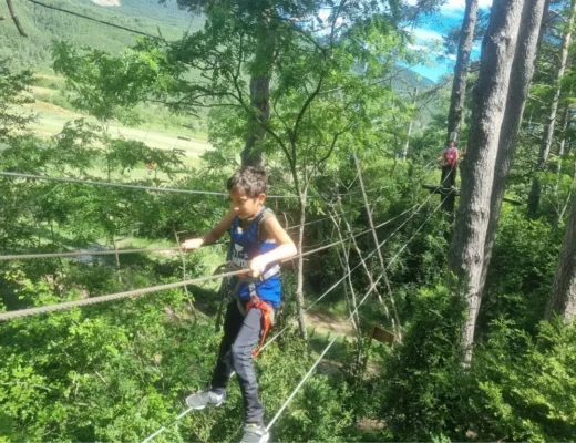 Ecoparque El Juncaral Villanua Pirineos Parque Arborismo tirolinas 1