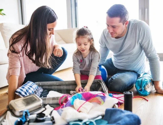 niños preparando su maleta
